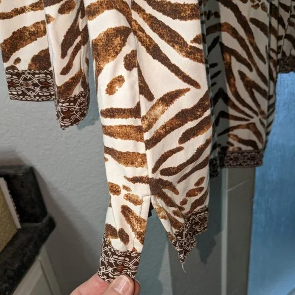 Alfred Dunner Animal Print Pullover Top Sequin Tribal Trim - Picture 5 of 6